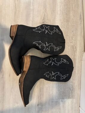 Black Western Ankle Boots with Embroidered Detailing